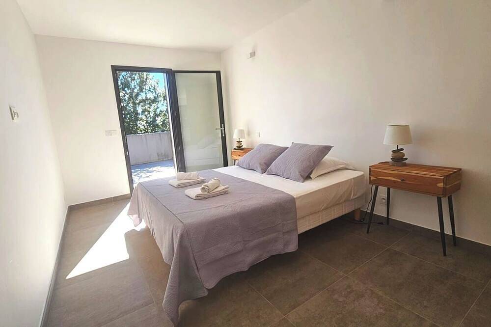 Villa Contemporaine Vue Sur Le Lac De Talza Au Calme Absolu in Figari, Arrondissement de Sartène