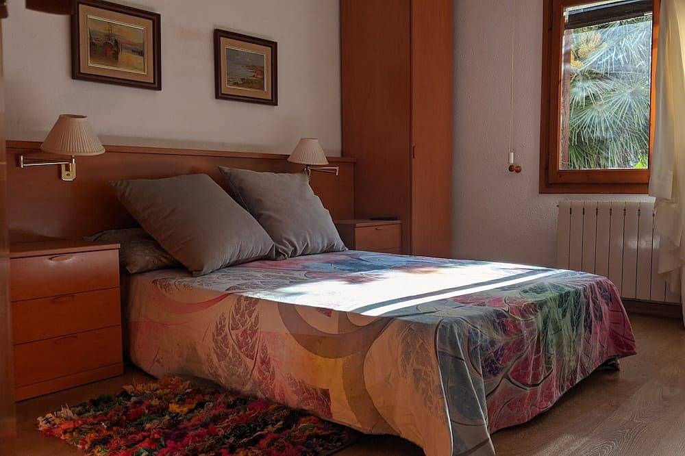 La Xaruga,Casa Rural en plena naturaleza. Tranquila con piscina, bbq... privados in Tierras del Ebro, Provincia de Tarragona