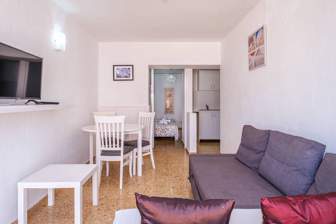 Entire apartment, Fantastic Apartment by the Sea with Air Conditioning, Pool & Terrace in Es Canar, Santa Eulària des Riu