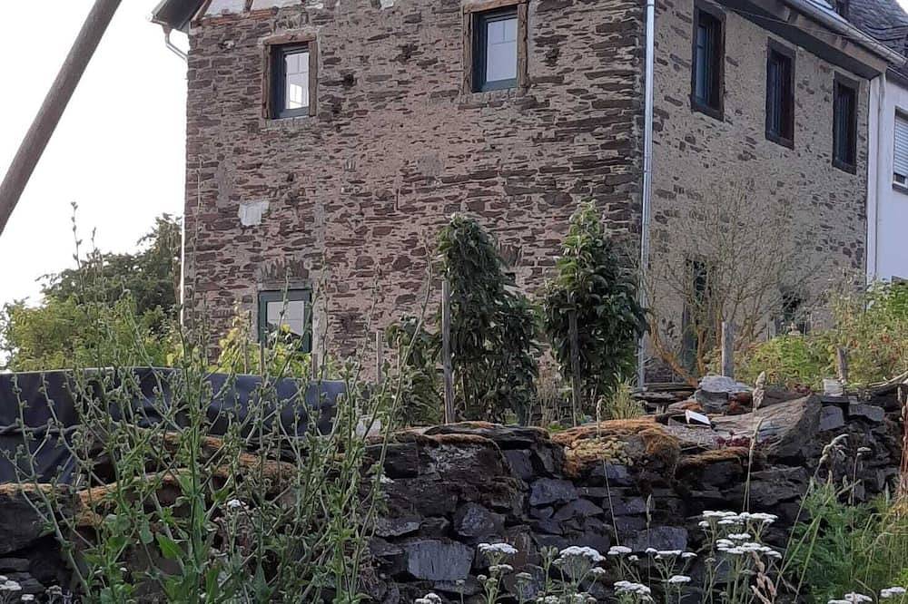 Ganze Wohnung, Dreamy farmhouse in a direct location on popular hiking trails in Niederfell, Osteifel