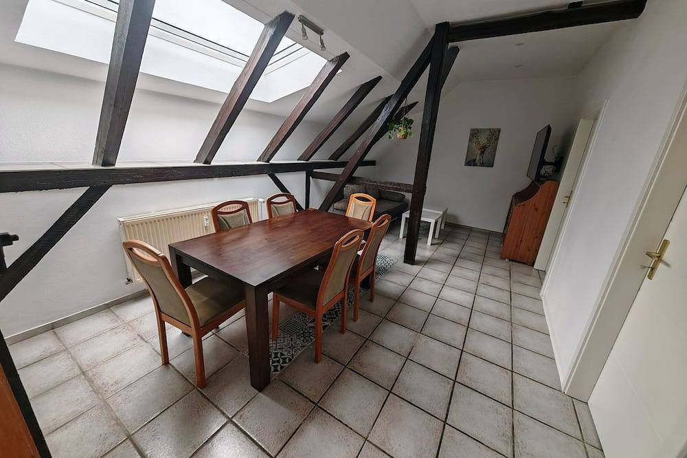 Ganze Wohnung, 5-Zimmer-Dachgeschoss-Christian in Droyßig, Saale-Unstrut