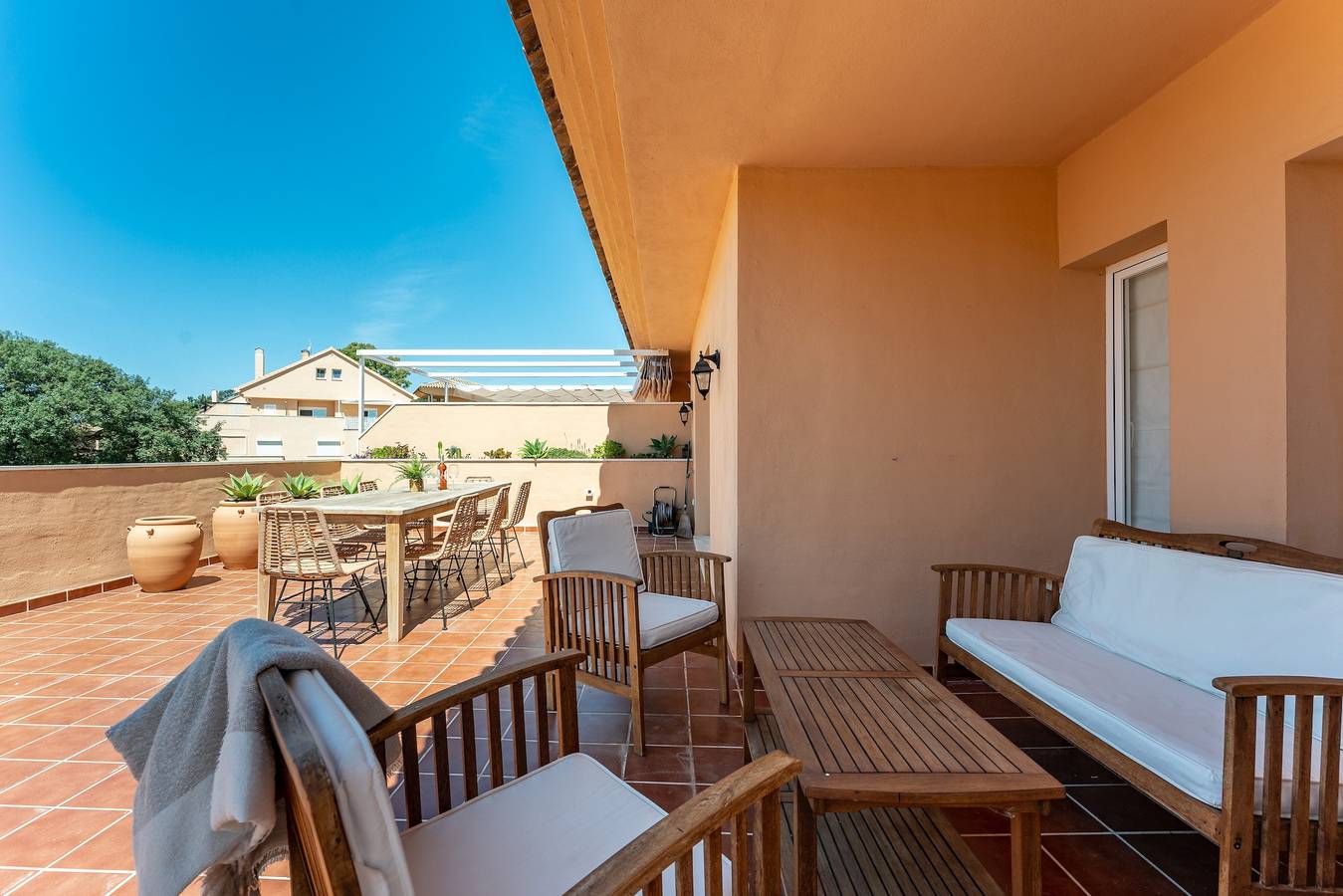 Geheel appartement, Appartement 'Casa Sunchill' met gedeeld zwembad, Wifi en airconditioning in Marbella Oost, Marbella