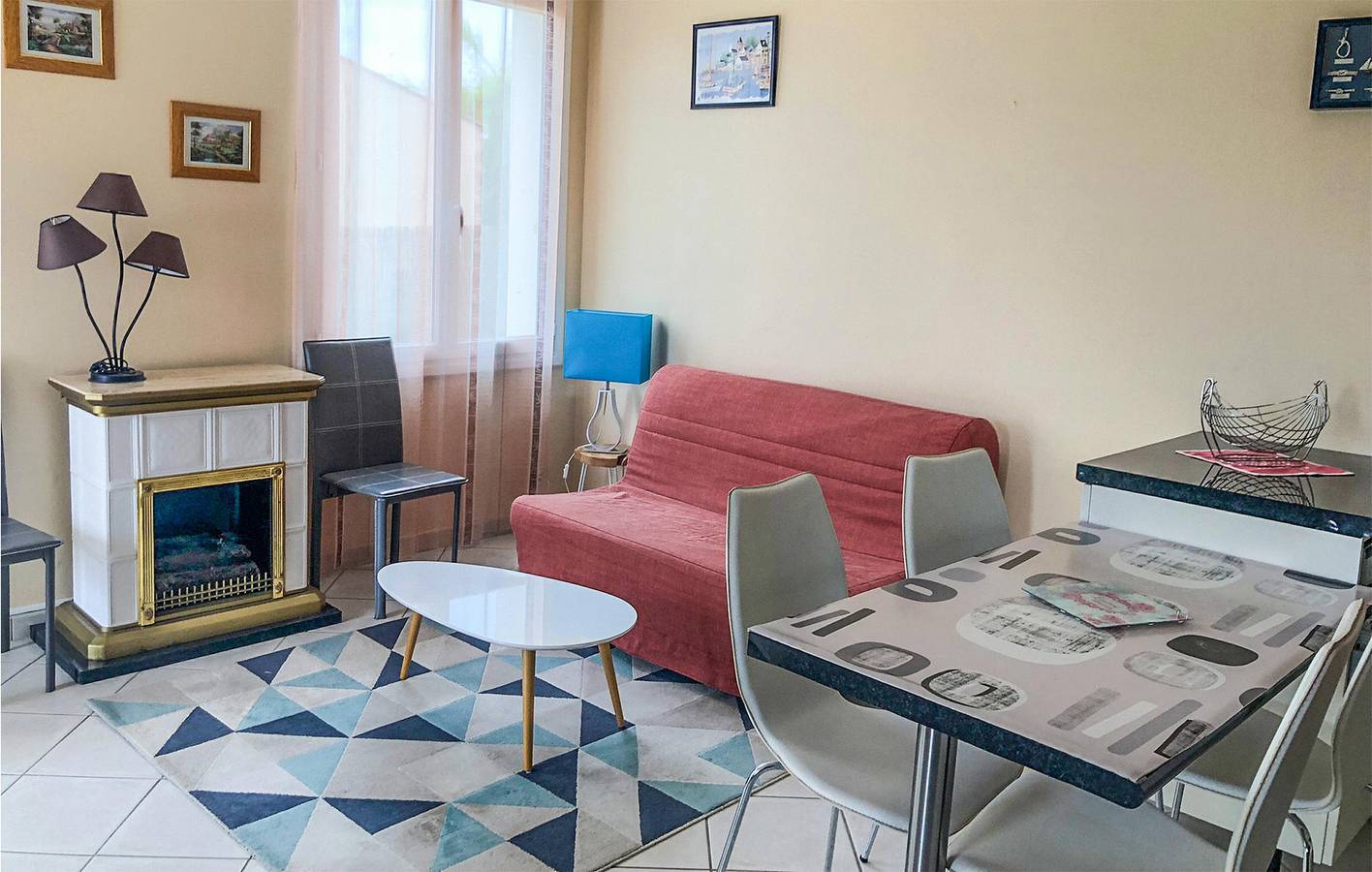 Apt isolé avec parking et TV près de la plage in L'Aiguillon-la-Presqu'île, Vendée