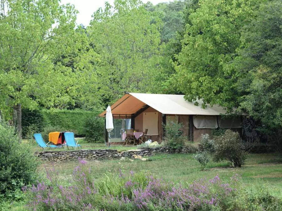 Camping La Castillonderie - Tente en toile et en bois 5 personnes - Lodge Victoria 3 Pièces 5 Personnes Sans Sanitaires in Thonac, Périgord Noir
