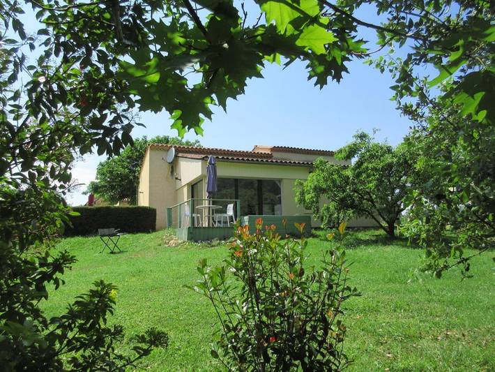 Location de vacances pour 3 personnes, avec vue ainsi que jardin et piscine à Saint-Vincent-le-Paluel - 3