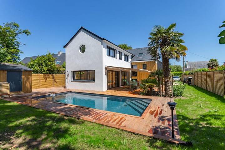 Chalet para 12 personas, con vistas además de jardín y piscina - 1