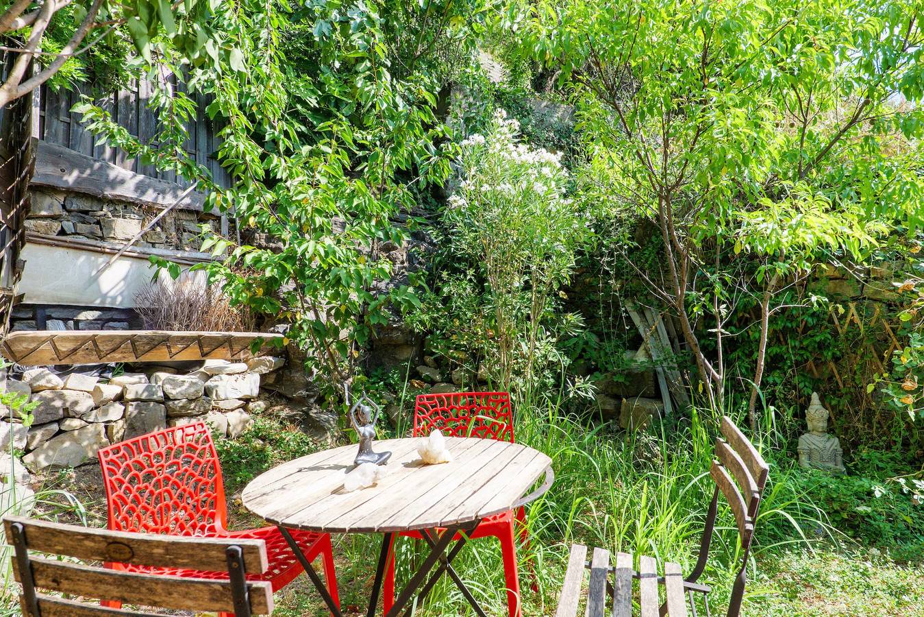 Sfeervol huis in Saint-Privat met privé tuin, Wi-Fi en airconditioning in Saint-Privat (Ardèche), Parc naturel régional des Monts d'Ardèche