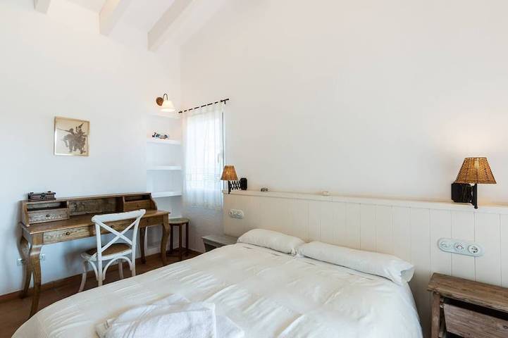 Schöne große Villa, Meerblick, Pool, 10 Personen, 5 Minuten zu Fuß am Strand, während in der Nähe in Arenal d'en Castell, Es Mercadal