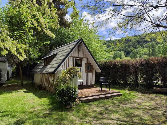 Bungalow pour 2 personnes, avec terrasse, animaux acceptés en Ardèche