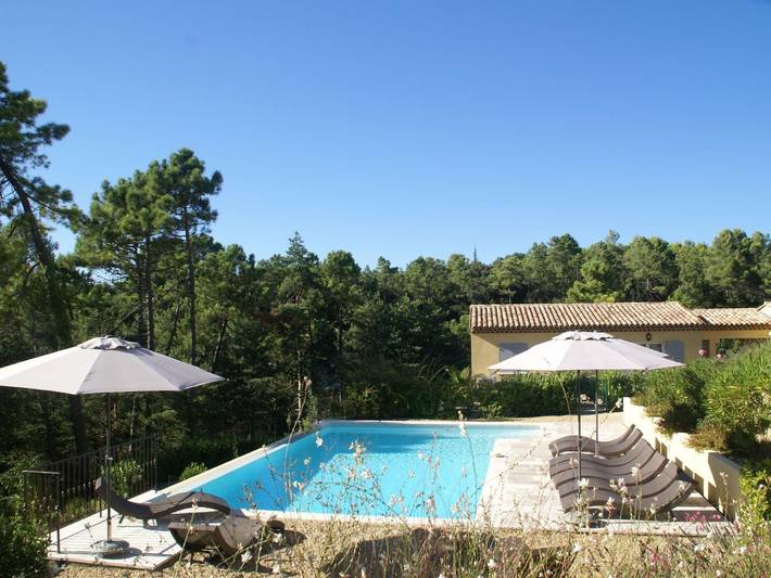 Location de vacances pour 4 personnes, avec Jardin et Piscine à Montauroux