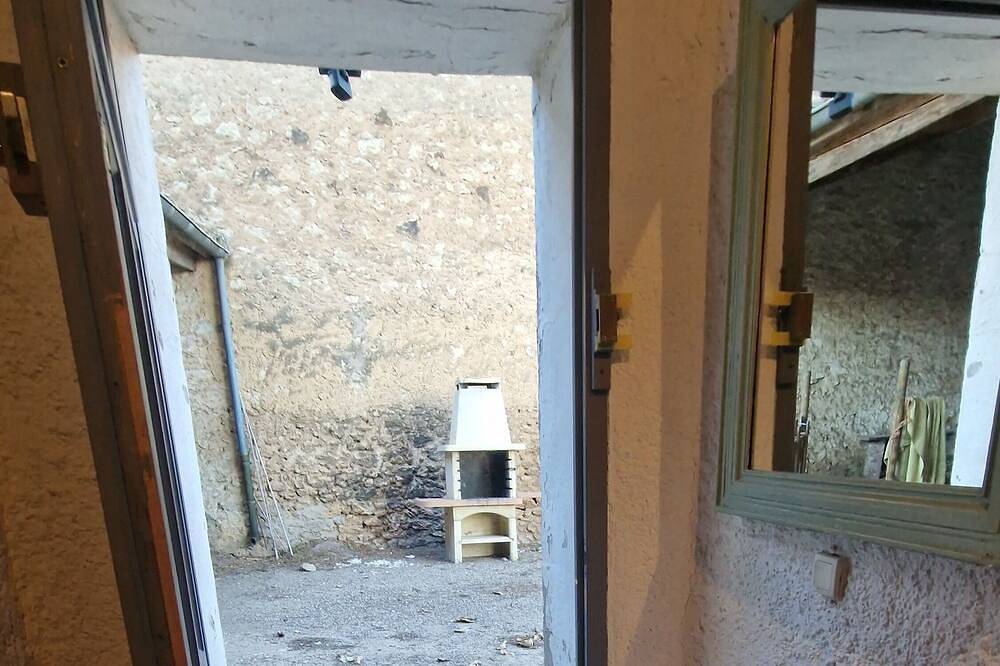 Entire apartment, Le logis des vendangeurs, between Saint Chinian and the sea in Puisserguier, Béziers region