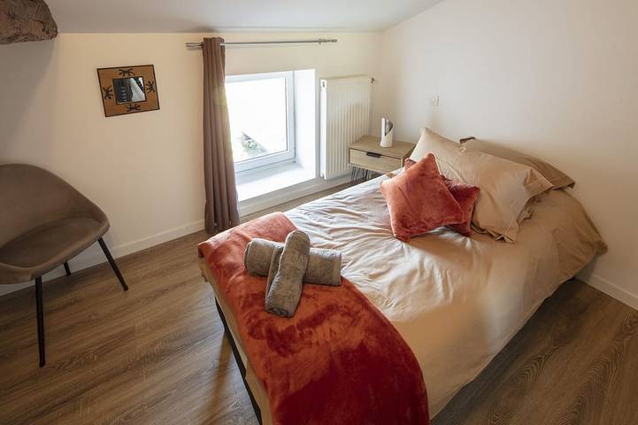 Location de vacances pour 15 personnes, avec jardin à Vaux-en-Beaujolais - 3