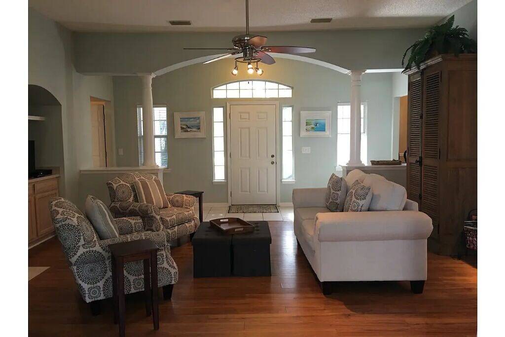 Charming Guest House on Private 5 Acre Riverfront Estate with Dock in Clay County (FL)