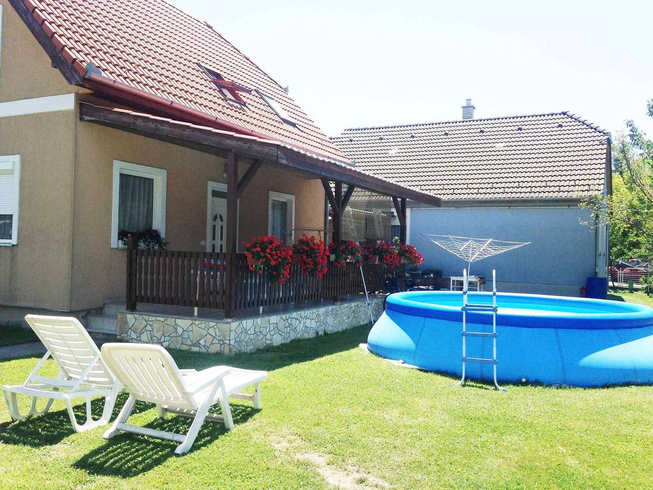Ferienhaus mit Pool, Klimaanlage und Wlan  in Balatonmariafürdö, Plattensee Südufer