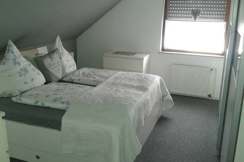 Ganze Wohnung, Komfort-Ferienwohnung - Dachgeschoß-Ferienwohnung in Geldern, Niederrhein