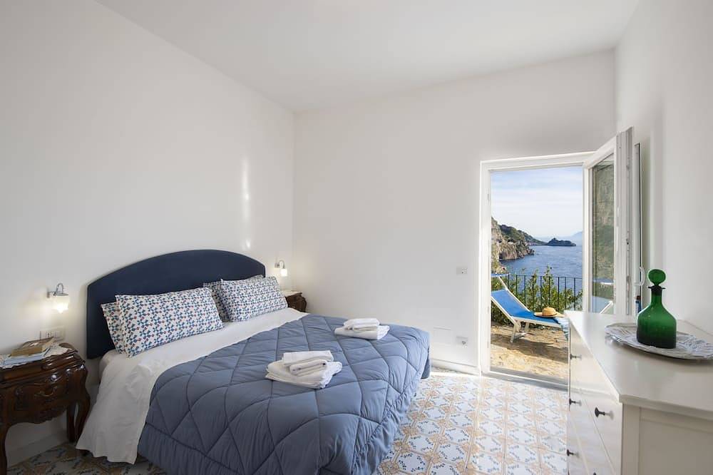 Auf dem Meer gesegnet Villa direkt. in Furore, Amalfiküste