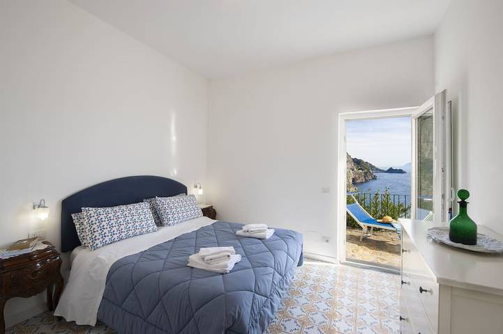 Auf dem Meer gesegnet Villa direkt. in Furore, Sorrento Coast