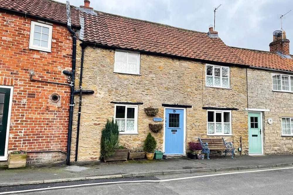 Cosy Country Cottage Sleeps 4 in Kirkbymoorside, North Yorkshire