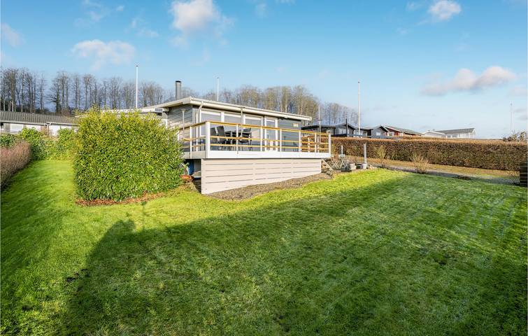 Ferieudlejning for 4 personer, med Terrasse og Have i Aabenraa