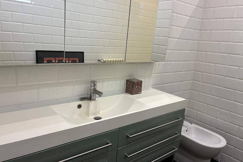 Spacious 15m2 room near Chu and university in Talence, Bordeaux region