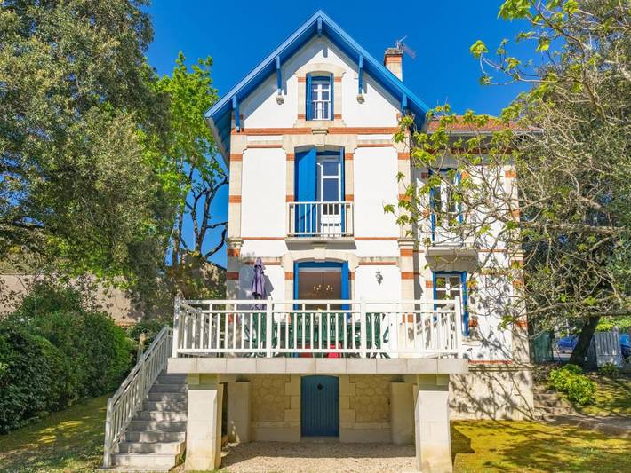 Location de vacances pour 10 personnes, avec jardin et terrasse dans Plage du Bureau