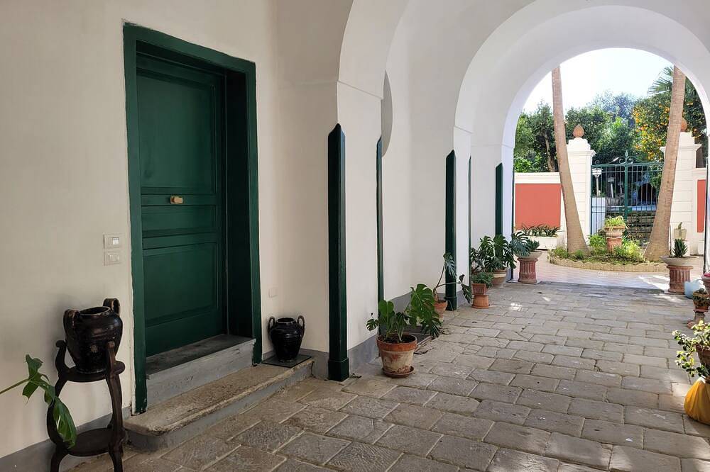 Donna Rita suite with garden in Meta, Naples Province