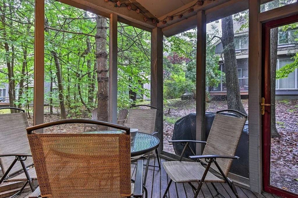 Jack Frost Ski Mountain, Central Air Conditioning, Hot Tub in Blakeslee, Carbon County (PA)