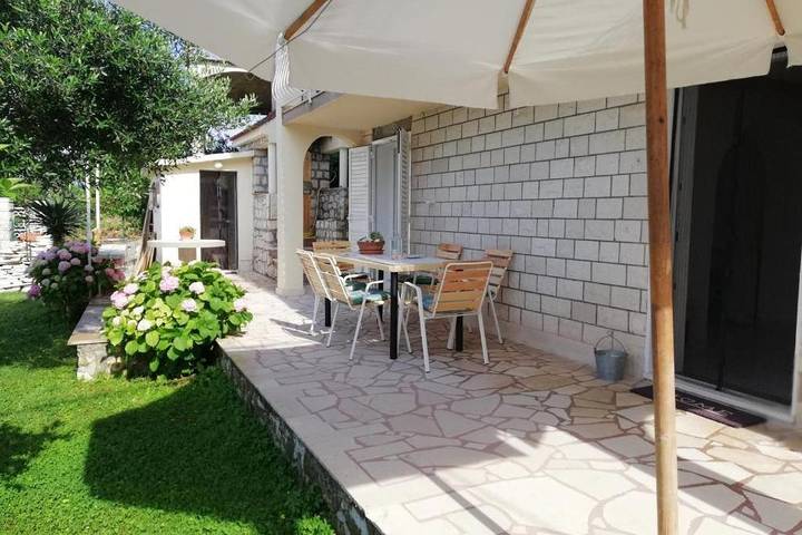 Apartament wakacyjny dla 3 osób, z Balkon/ taras w Okrug Donji