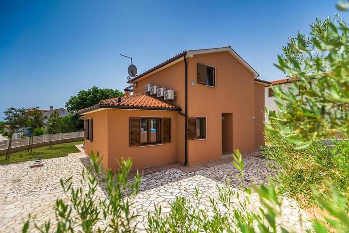 Villa pour 8 personnes, avec terrasse et piscine ainsi que jardin et vue, animaux acceptés à Kavran - 4