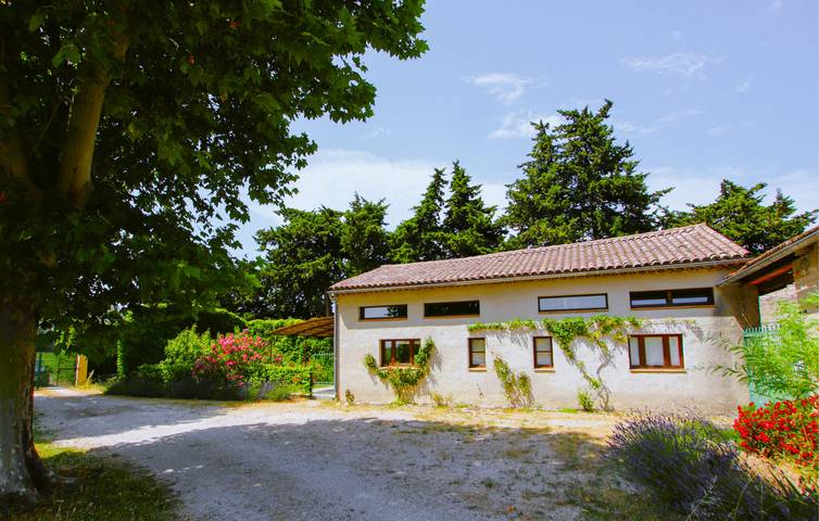 Location de vacances pour 8 personnes, avec piscine ainsi que jardin et terrasse à Tulette - 3