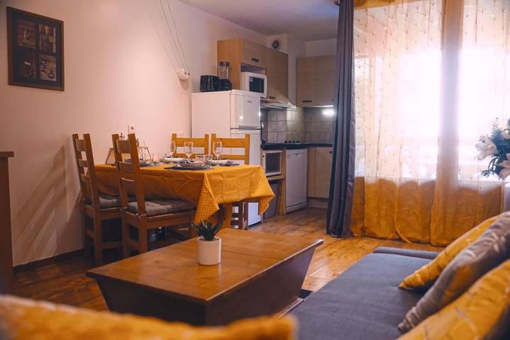 Gîte pour 4 personnes, avec vue et balcon dans Casino De Brides Les Bains - 3