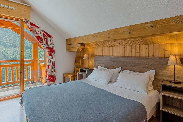 Ganze Wohnung, Wifi, bis 50m von den gondelbahnen, fitness, schwimmbad, sauna, hammam, balkon, fernseher, 69m² in Vaujany, Nationalpark Écrins