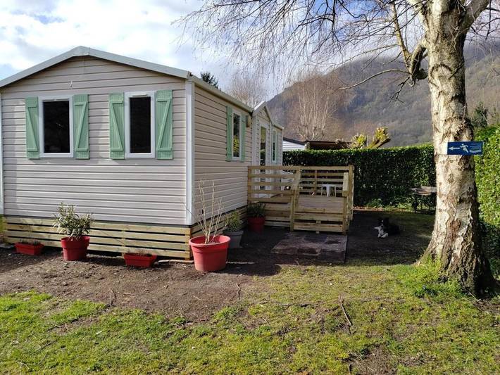 Camping pour 4 personnes, avec Balcon et Terrasse ainsi que Jardin et Vue