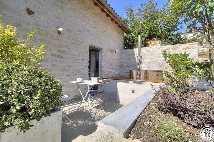 Location de vacances pour 2 personnes, avec Jacuzzi et Jardin dans Bohas-Meyriat-Rignat