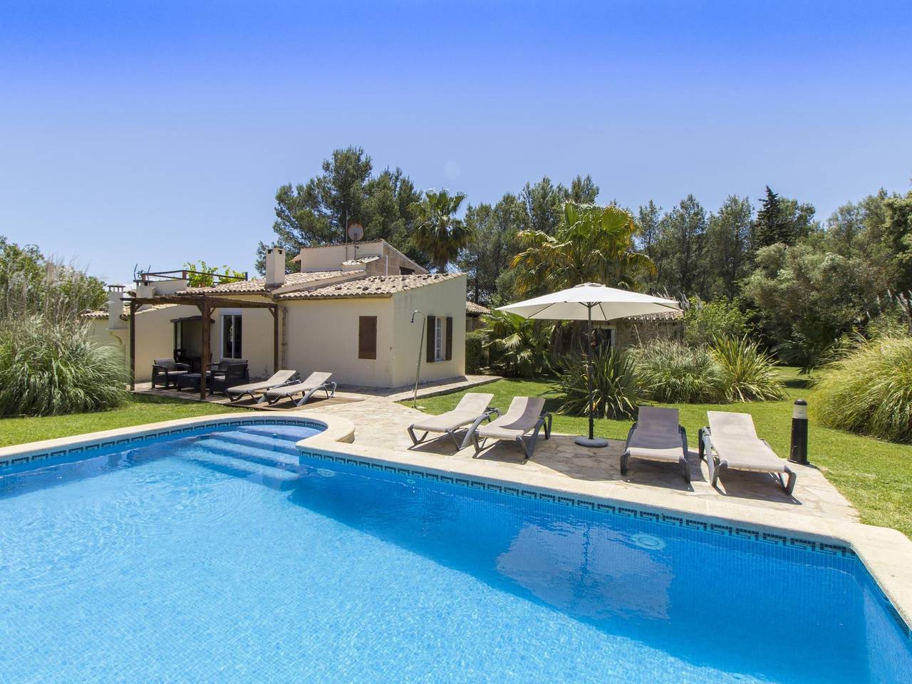 Apartamento vacacional entero, Chalet con mucho encanto, A/C y Wifi in Pollença, Costa de Mallorca