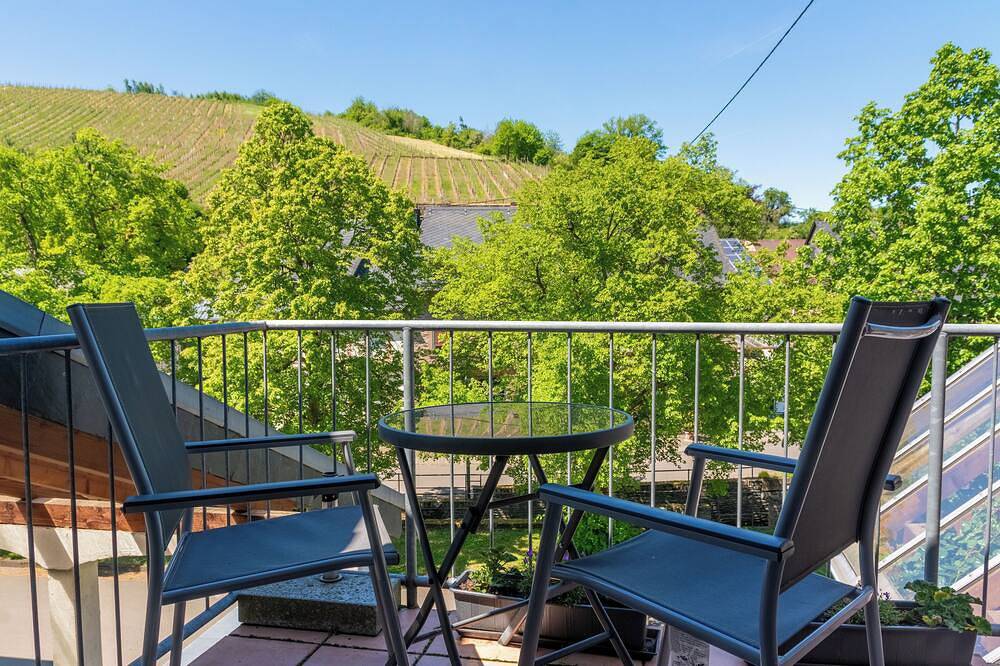 Ganze Wohnung, Ruhig Wohnen beim Winzer mit Blick in die Weinberge - eigenes Restaurant in Burgen (bei Bernkastel-Kues), Bernkastel-Kues & Umgebung