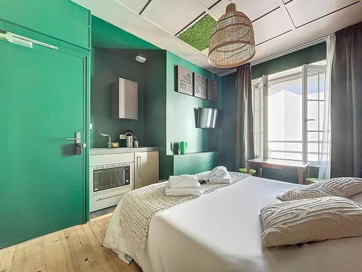 Hôtel pour 2 personnes, avec terrasse ainsi que jardin et piscine à Saint-Jean-le-Thomas - 4