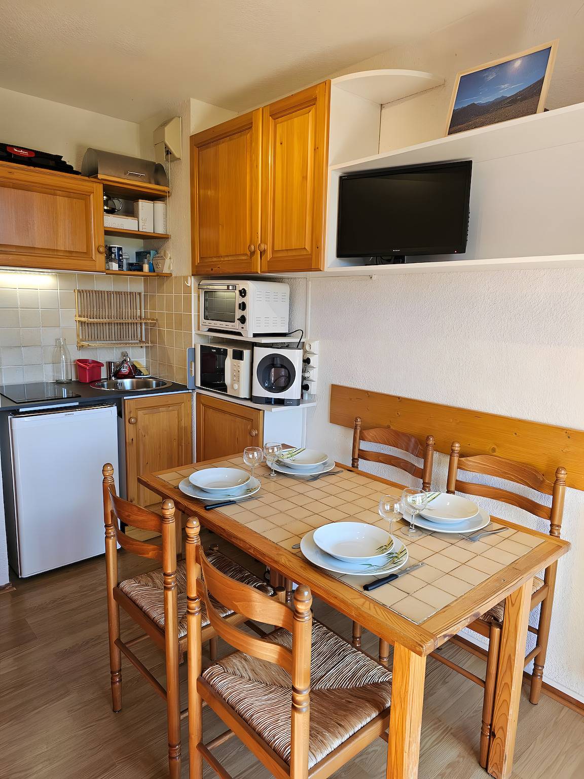 Apartamento entero, Apartamento 'Estudio' con vistas a la montaña, terraza privada y Wi-Fi in La Toussuire, Fontcouverte-la Toussuire