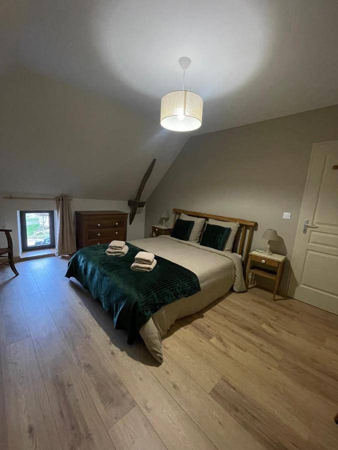 Grande maison de campagne rénovée avec piscine in Felzins, Lot