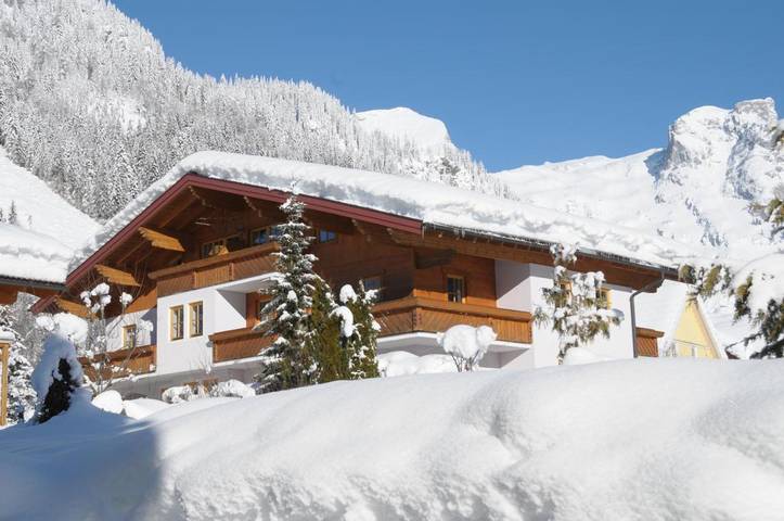 Ferienwohnung für 6 Personen, mit Garten und Ausblick sowie Terrasse, mit Haustier in Werfenweng