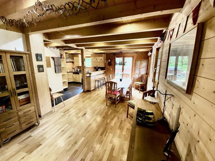 Chalet pour 8 personnes, avec vue et terrasse ainsi que sauna et jardin