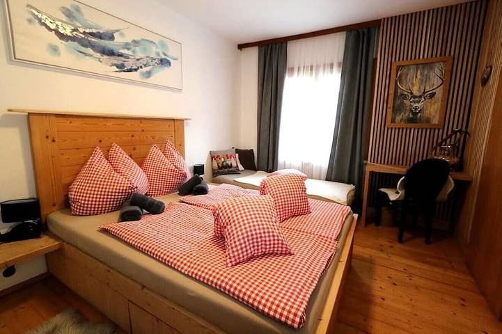 Family room (1 double, 2 extra beds) in Zederhaus, Ski Amadé