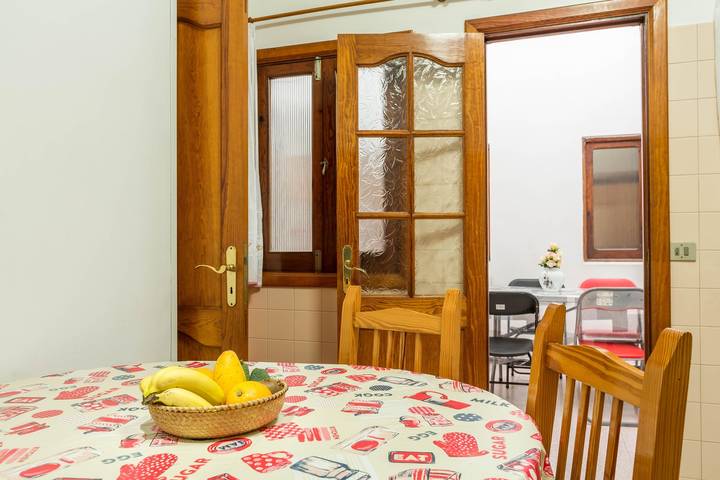 Holiday Home "Casa Tafira Baja 16 Personas" with Wi-Fi; Street Parking Available in Las Palmas de Gran Canaria, East Gran Canaria