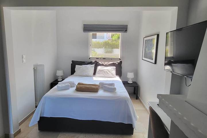 Location de vacances pour 6 personnes, avec terrasse et jardin dans Anavissos - 3