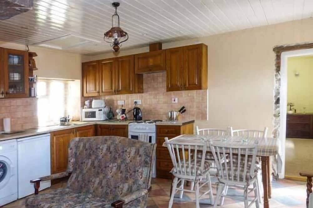 Ferrys, family friendly, with open fire in Portsalon, County Donegal in Lough Swilly