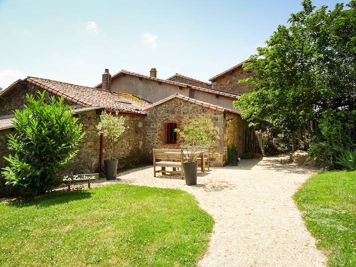 Cottage pour 5 personnes, avec vue sur le lac et jardin, animaux acceptés à La Flocellière