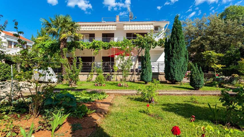 Ferienhaus für 6 Personen, mit Balkon und Pool sowie Garten in Malinska