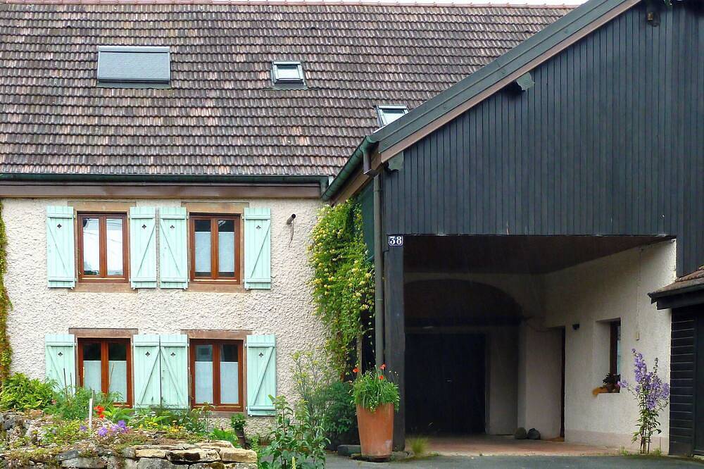 Entire apartment, Gite \"Chez Dimanche\" meublé tourisme 3*, independent entrance, 5 min from Belfort in Essert, Territoire-de-Belfort