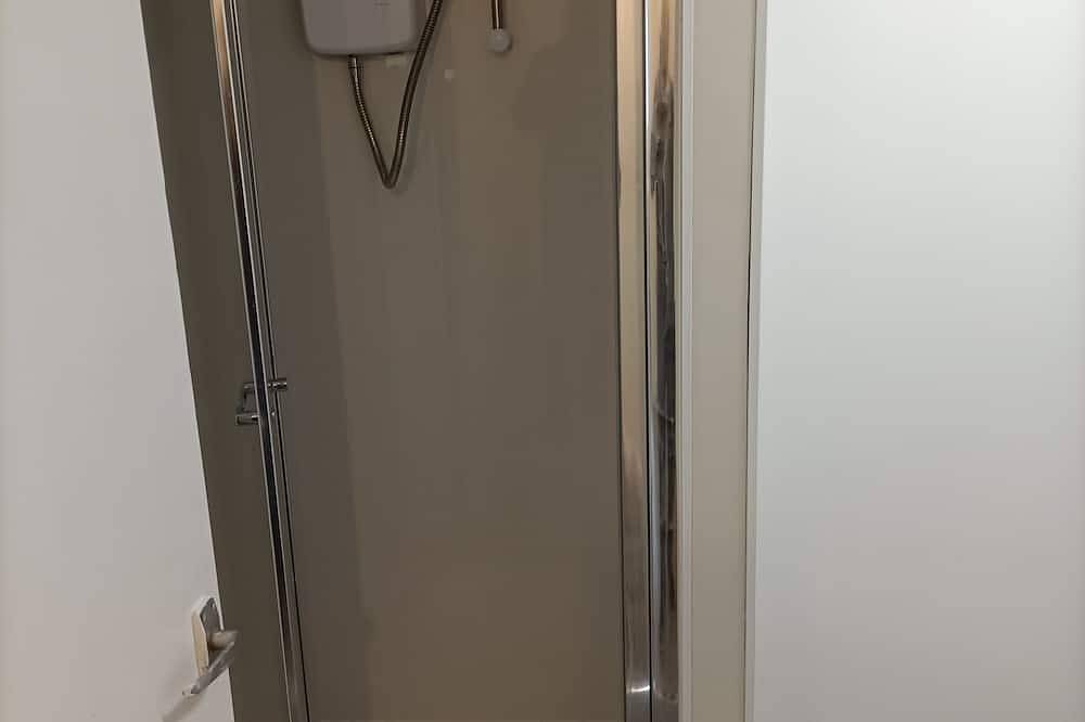 Entire apartment, Spacious one bedroom & Living Room family apartment - non smoker in Wakefield, West Yorkshire