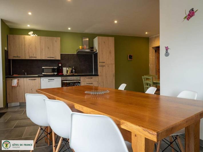 Location de vacances pour 8 personnes, avec terrasse à Cruéjouls - 4